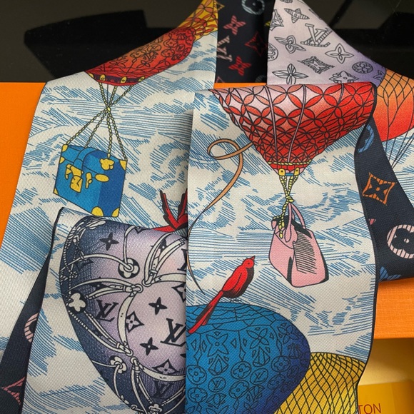 LV Up And Away Bandeau - Picture 8 of 9